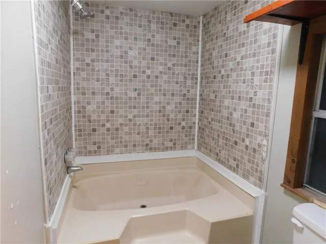 $850 | 12460 A Robertson Road, Tickfaw, LA 70466