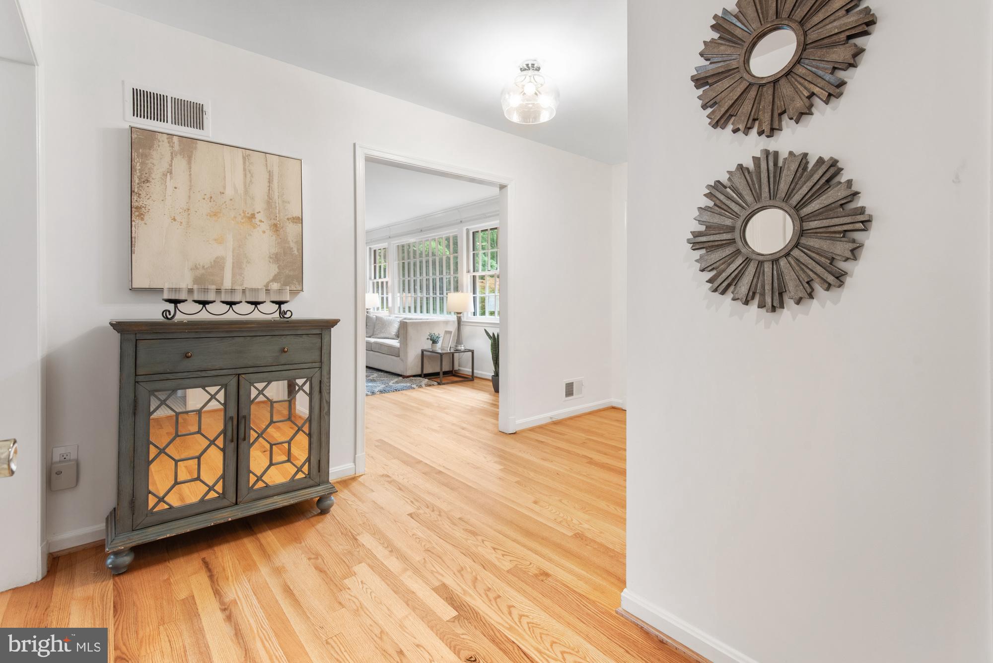 8710 Belmart Road Potomac, MD 20854 - Photo 5 of 44