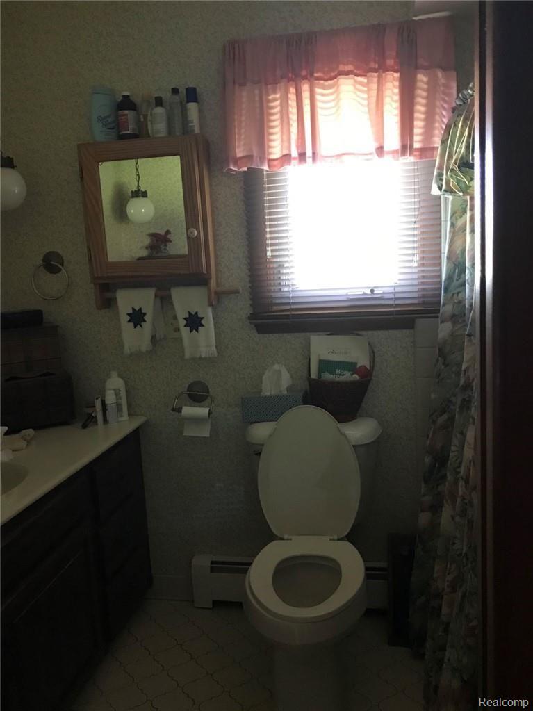 19860 Vining Road New Boston, MI 48164 - Photo 10 of 23 Bathroom 8.jpg