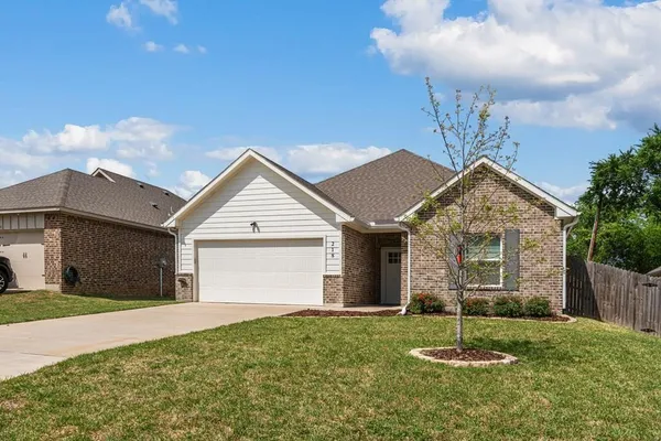 $289,000 | 218 Skiff Drive, Gun Barrel City, TX 75156