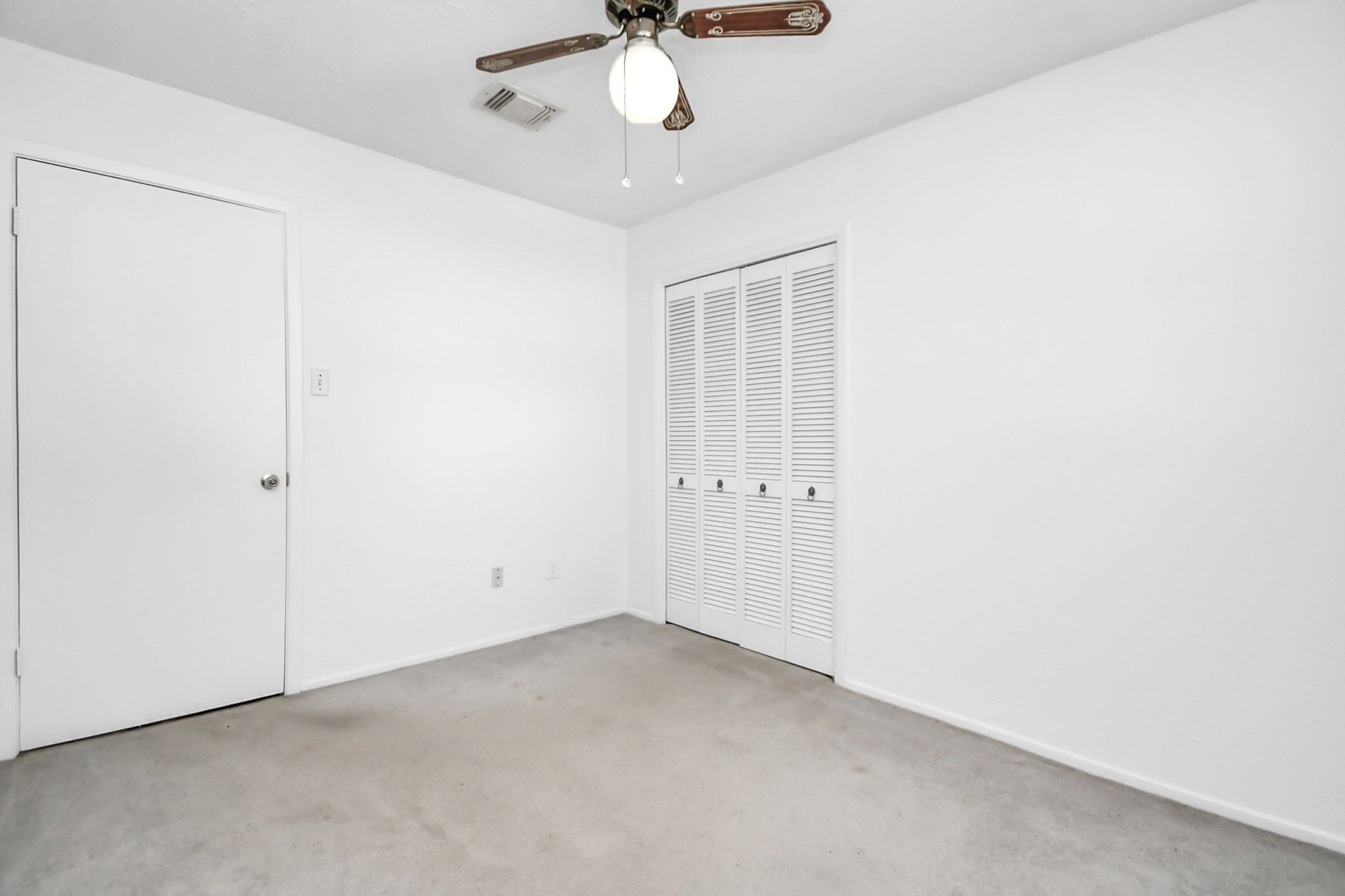 403 Westwood Drive Friendswood, TX 77546 - Photo 31 of 38 a view of an empty room with a window