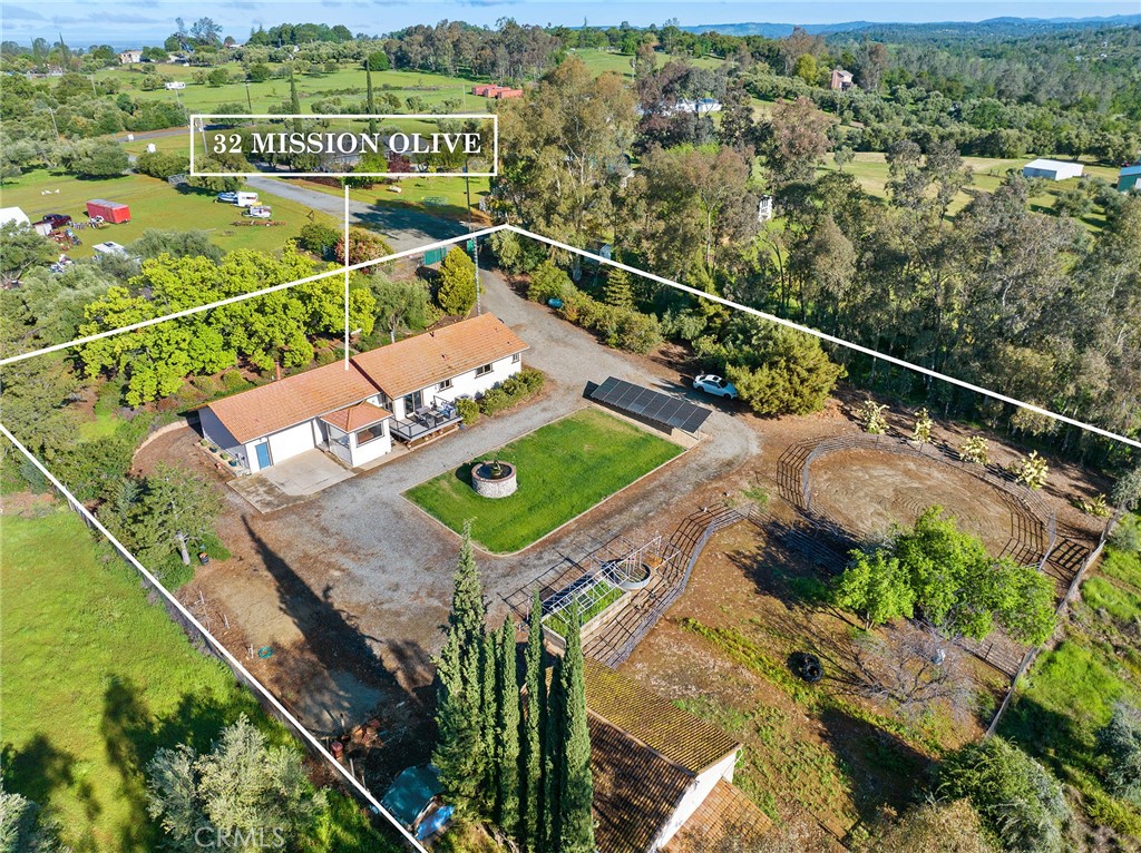 32 Mission Olive Road Oroville, CA 95966 - Photo 43 of 52 a view of a balcony with chairs