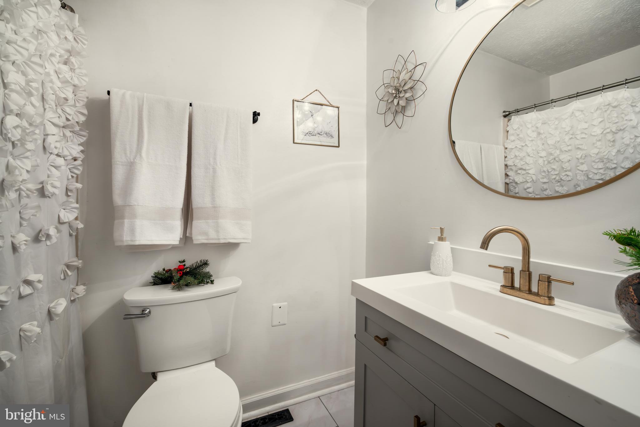 3466 Middle Road Winchester, VA 22602 - Photo 27 of 56 Full Hall Bath