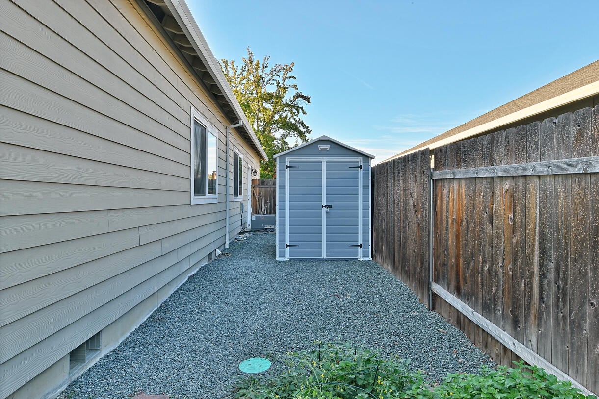 3625 Hilsinger Road Phoenix, OR 97535 - Photo 25 of 26 DSC_0609