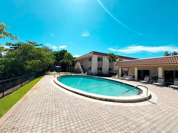 $1,750 | 124 Northeast 19th Court, Unit 116B, Wilton Manors, FL 33305