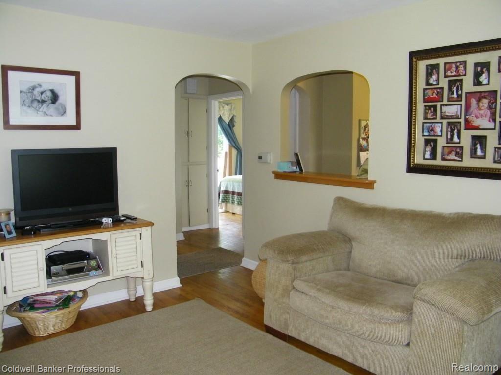 366 Davis Lake Road Lapeer, MI 48446 - Photo 16 of 31 100_5495.jpg