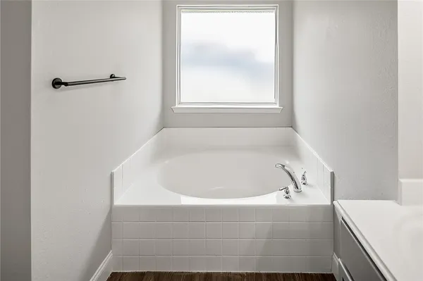 $1,900 | 916 Crested Point Drive, College Station, TX 77845