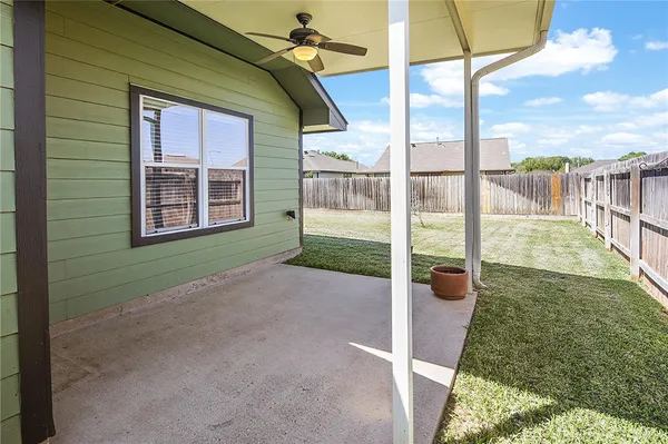 $1,900 | 916 Crested Point Drive, College Station, TX 77845