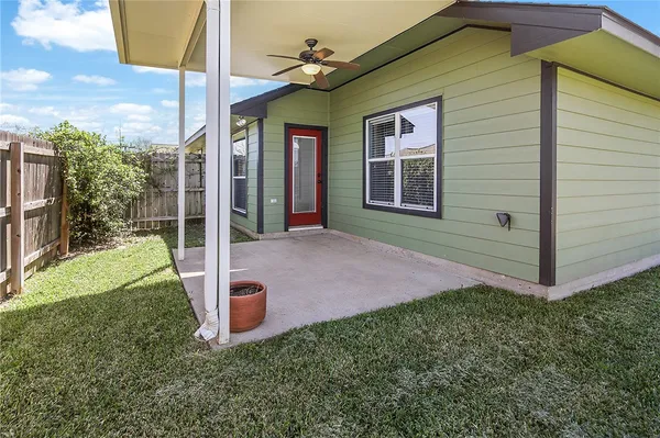 $1,900 | 916 Crested Point Drive, College Station, TX 77845
