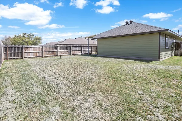 $1,900 | 916 Crested Point Drive, College Station, TX 77845
