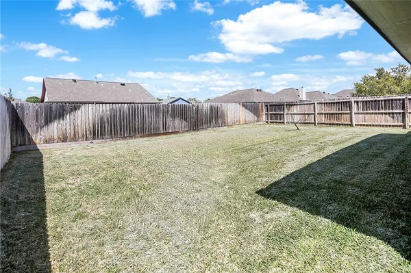 $1,900 | 916 Crested Point Drive, College Station, TX 77845