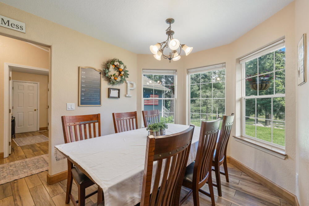 16320 Hillcrest Road Klamath Falls, OR 97603 - Photo 12 of 39 11 - 16320HillcrestRd-68