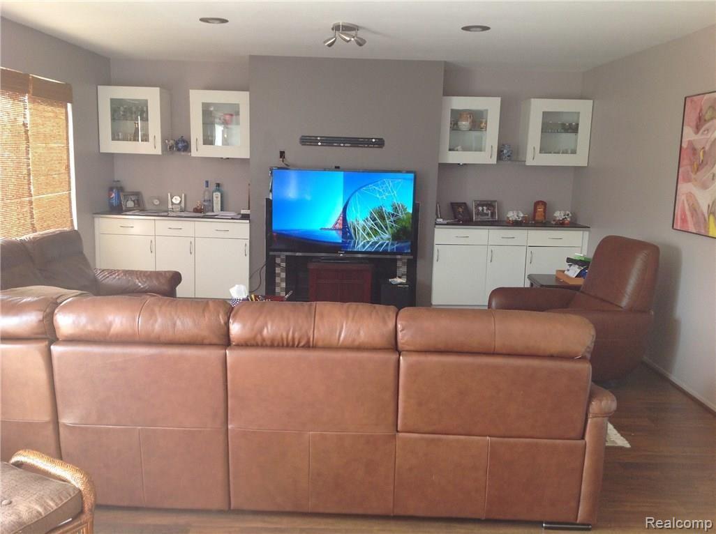 31346 Cedar Ridge Lane Madison Heights, MI 48071 - Photo 5 of 19 IMG_3719.JPG