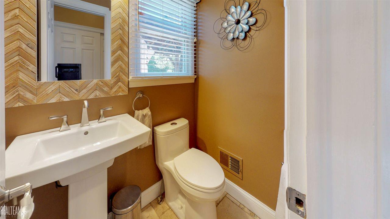 6138 Deguise Court Rochester Hills, MI 48306 - Photo 20 of 35