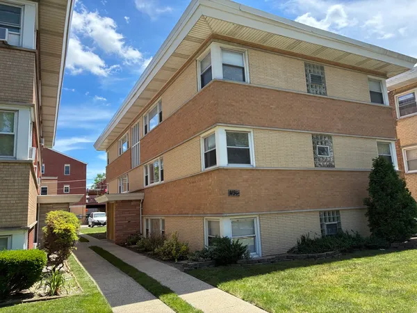 $229,000 | 1194 South Kenilworth Avenue, Unit 1W, Oak Park, IL 60304