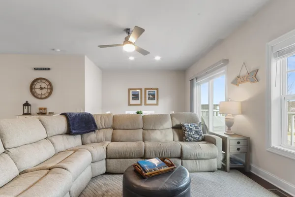 $879,900 | 193 2nd Avenue, Fontana, WI 53125
