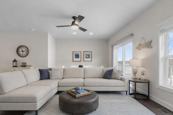 $879,900 | 193 2nd Avenue, Fontana, WI 53125