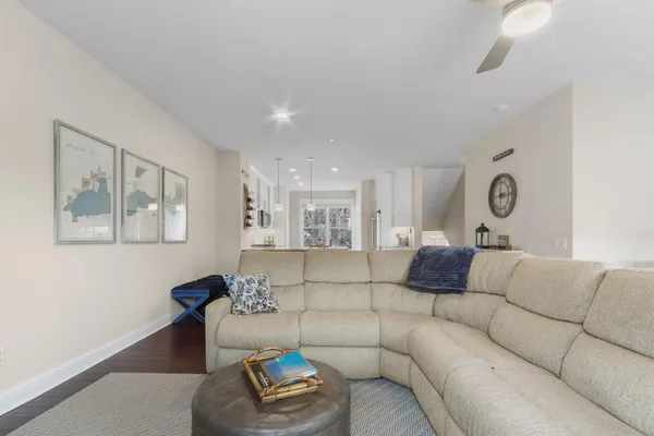 $879,900 | 193 2nd Avenue, Fontana, WI 53125