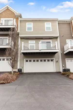 $879,900 | 193 2nd Avenue, Fontana, WI 53125