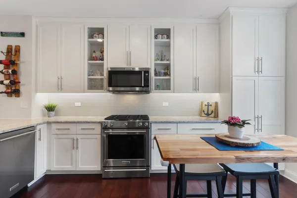 $879,900 | 193 2nd Avenue, Fontana, WI 53125