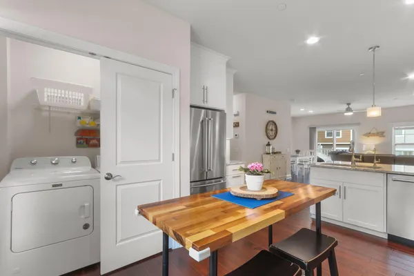 $879,900 | 193 2nd Avenue, Fontana, WI 53125