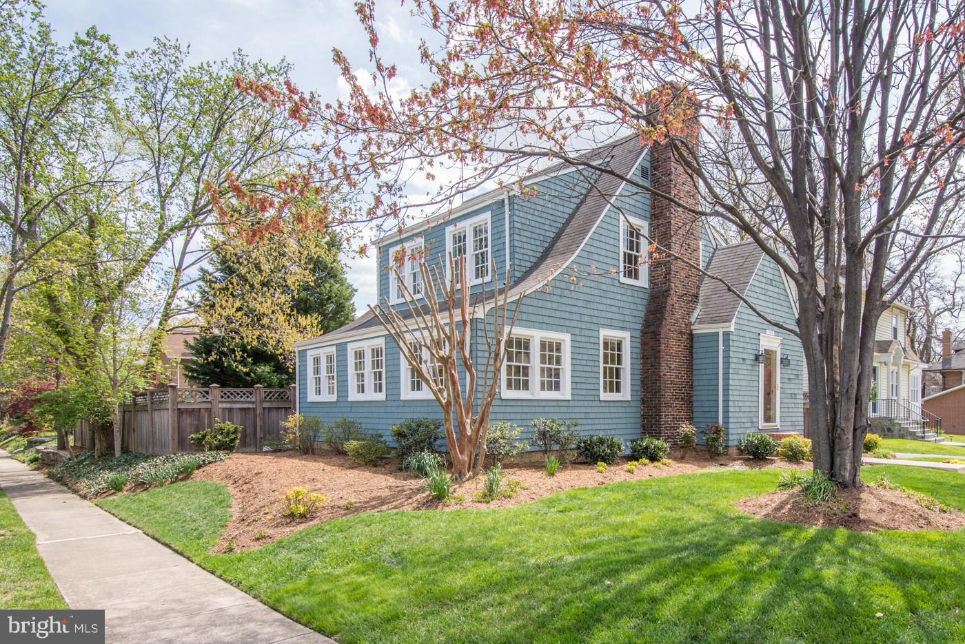 207 Russell Road Alexandria, VA 22301 - Photo 1 of 30 Exterior (General)