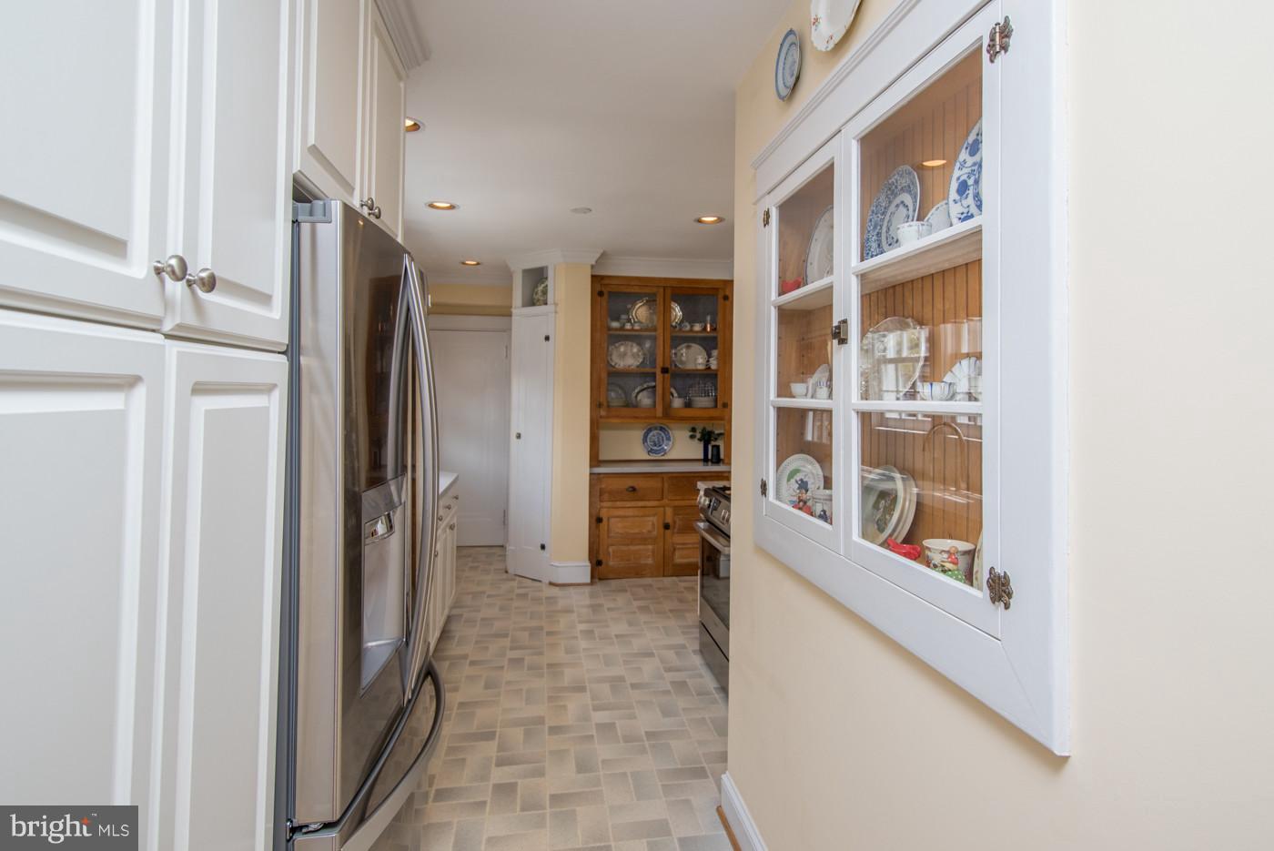 207 Russell Road Alexandria, VA 22301 - Photo 11 of 30 Kitchen