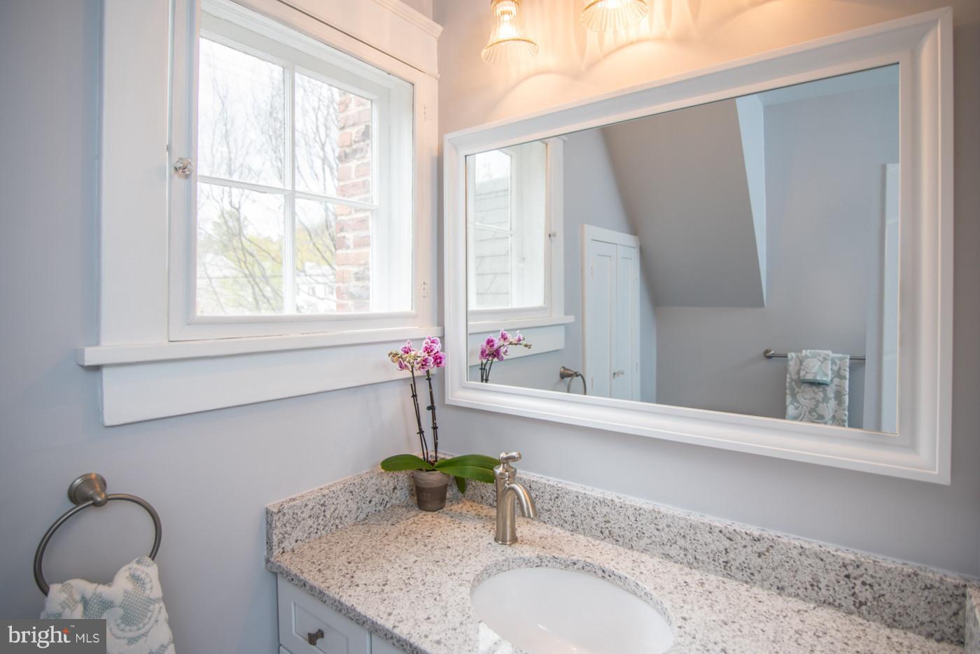 207 Russell Road Alexandria, VA 22301 - Photo 24 of 30 Bath