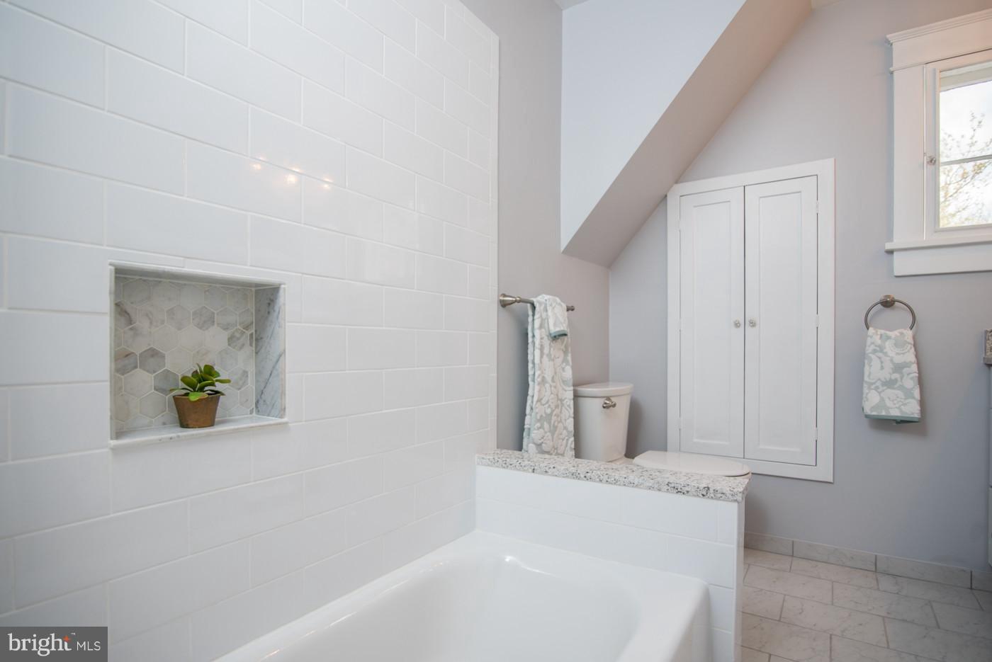 207 Russell Road Alexandria, VA 22301 - Photo 25 of 30 Bath