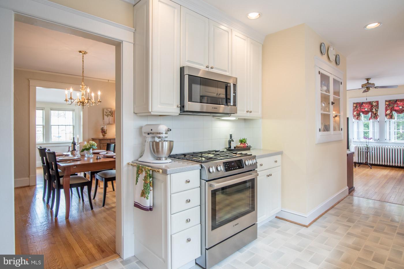 207 Russell Road Alexandria, VA 22301 - Photo 8 of 30 Kitchen