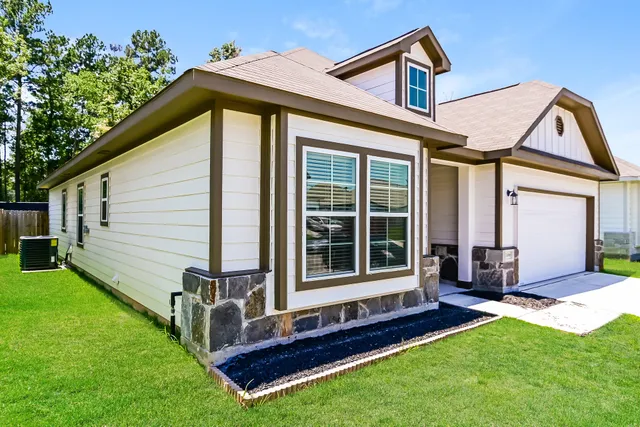 $1,795 | 17686 Cedar Crest Drive, Conroe, TX 77306