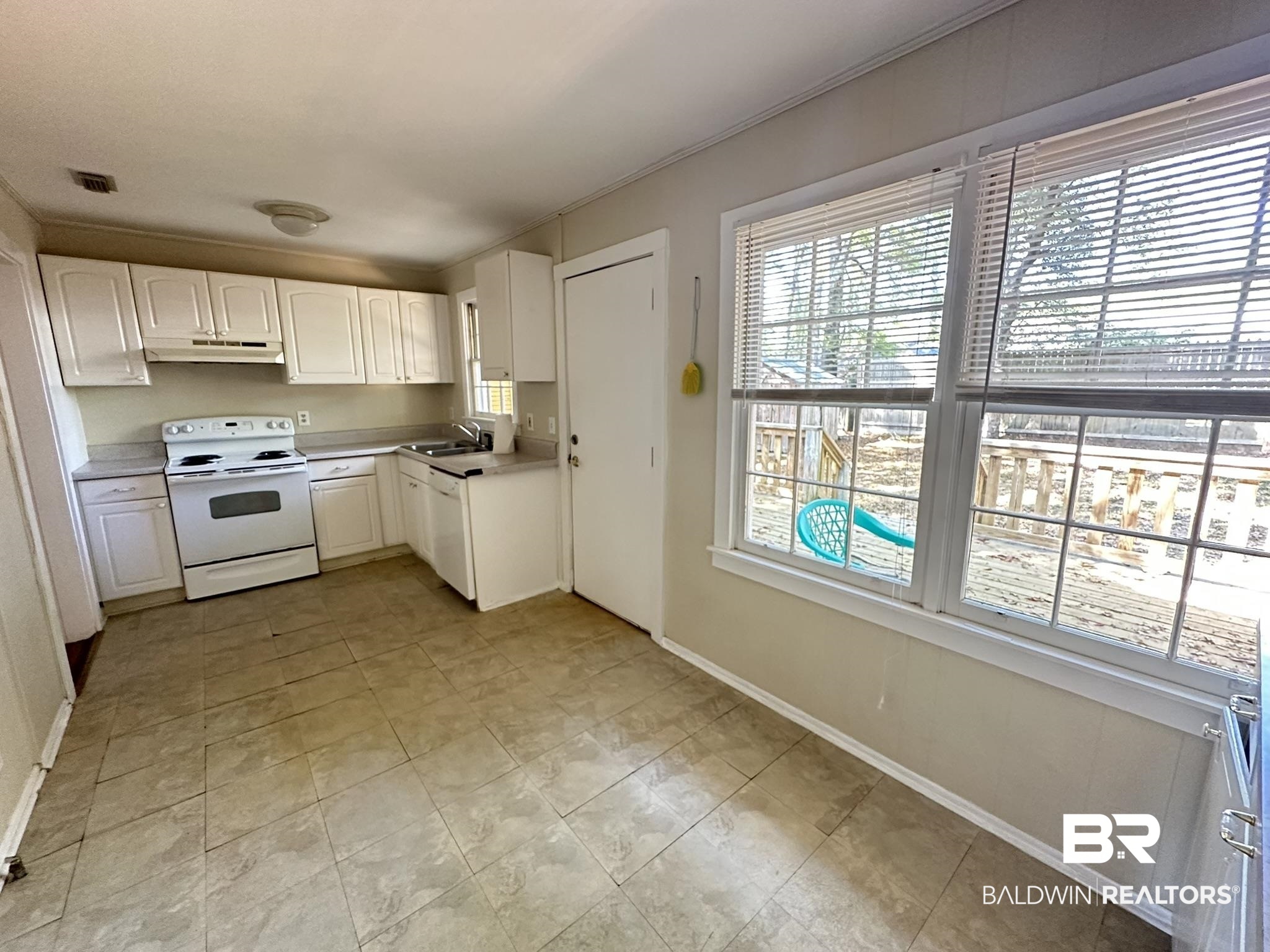 159 Orange Avenue Fairhope, AL 36532 - Photo 4 of 22