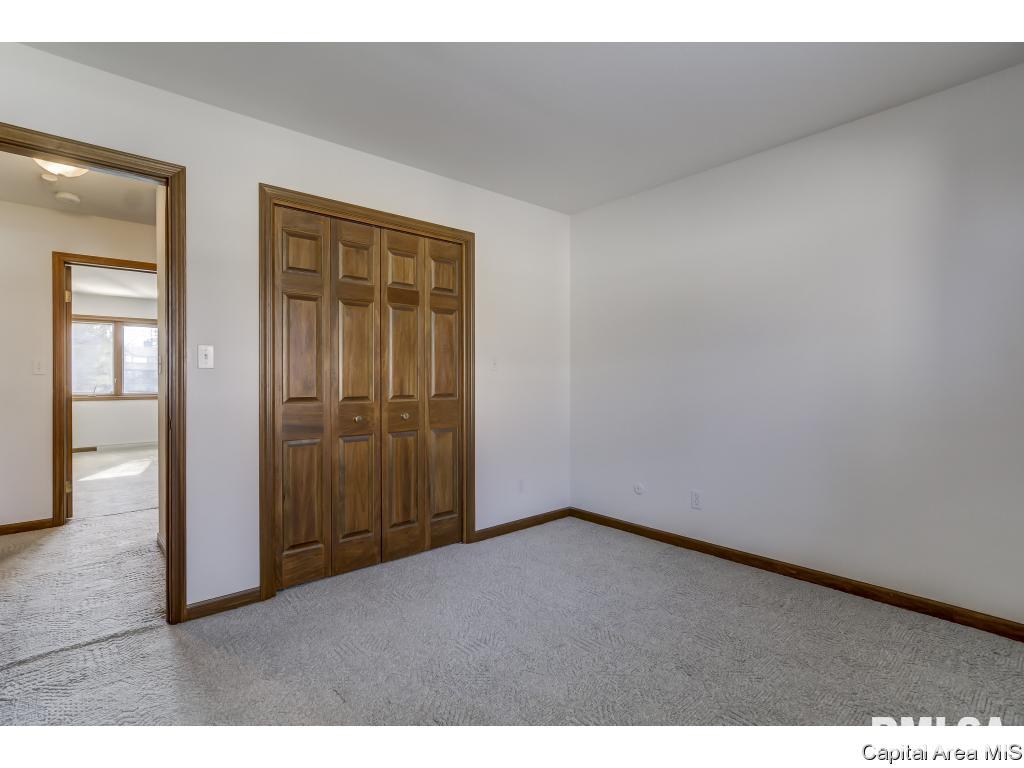 73 Pine Cove Springfield, IL 62712 - Photo 8 of 36
