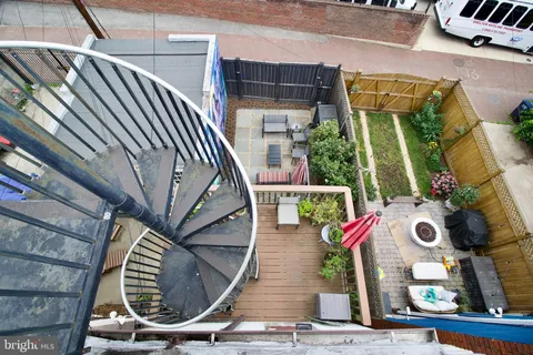 a view of a dinning room with patio