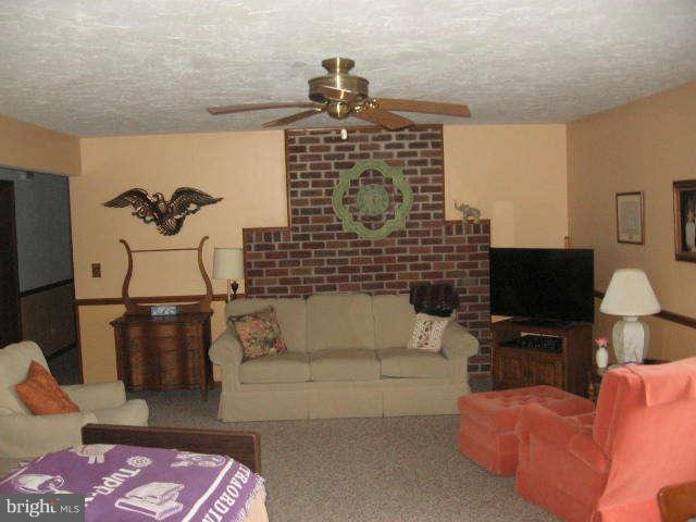 17211 Hunter Green Road Upperco, MD 21155 - Photo 6 of 28 Family Room