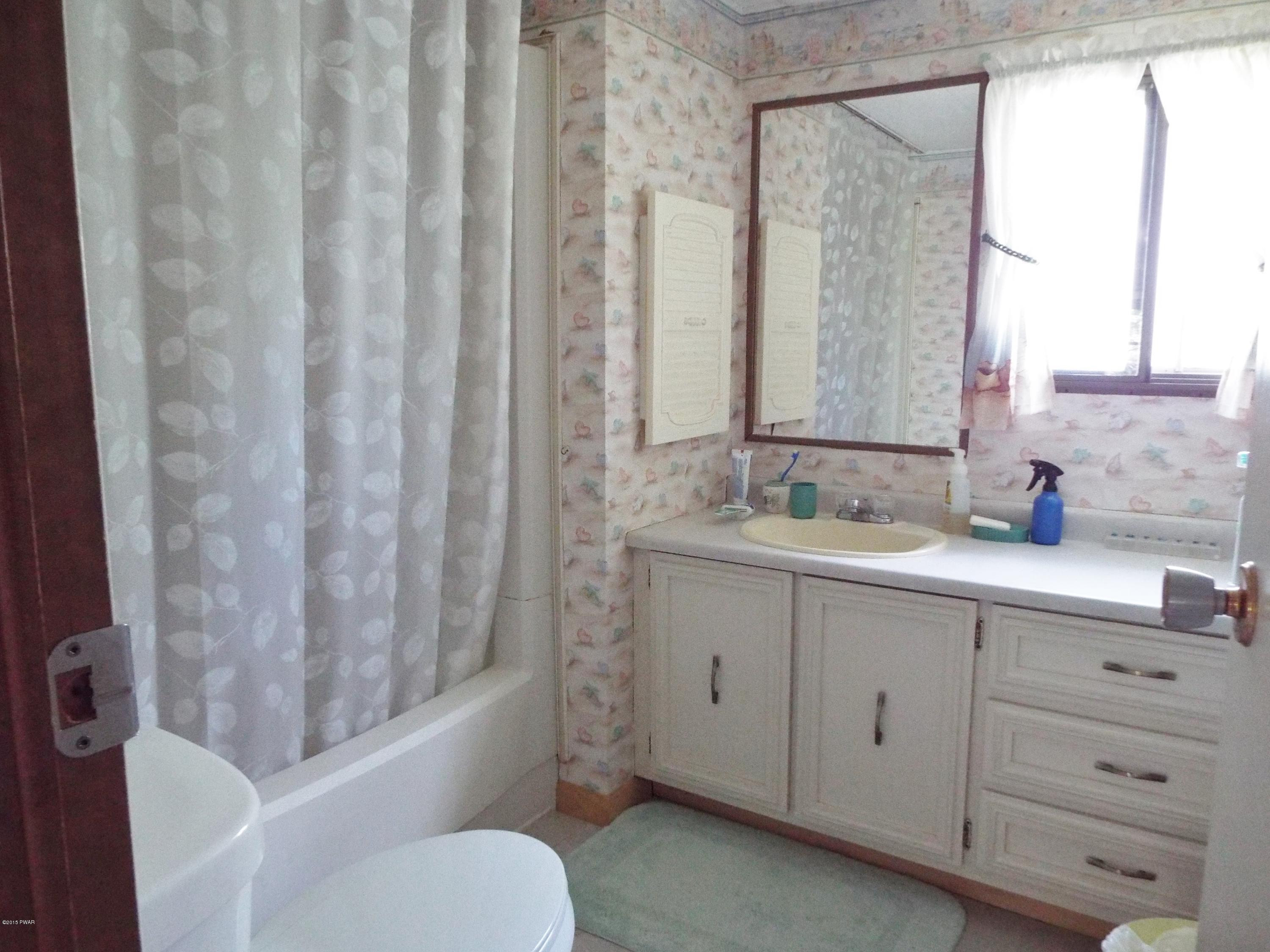 106 Peifer Road Lake Ariel, PA 18436 - Photo 6 of 9 Gallery Image 6
