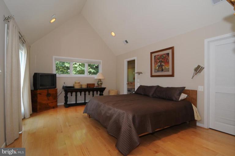 2703 Wild Holly Road Annapolis, MD 21403 - Photo 18 of 29 Master Bedroom