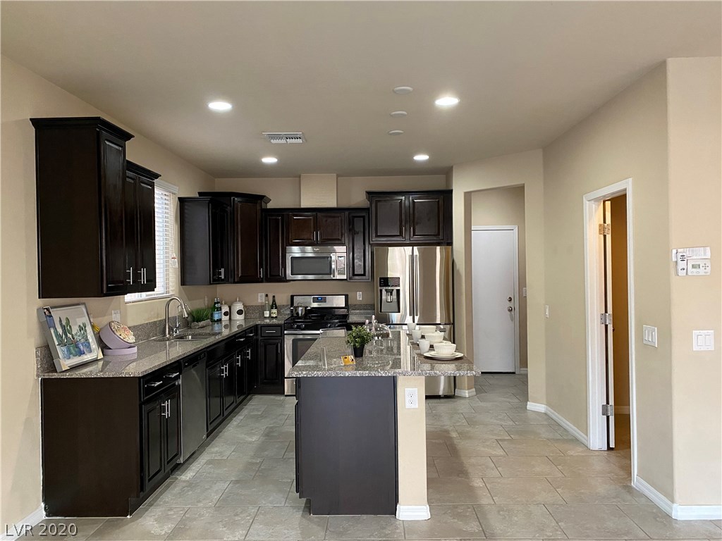 7692 Silver Baron Road Las Vegas, NV 89179 - Photo 4 of 25