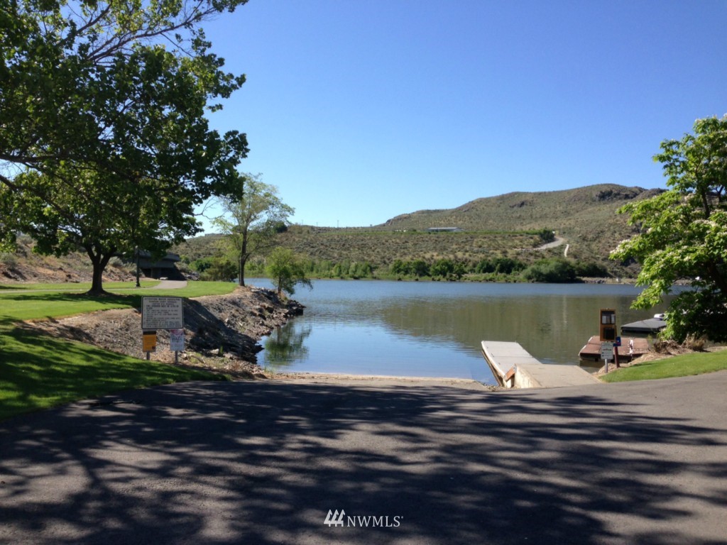 513 Riverside Drive Pateros, WA 98846 - Photo 3 of 19