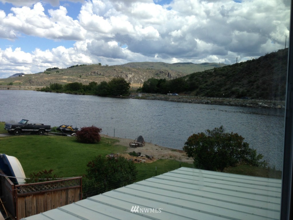 513 Riverside Drive Pateros, WA 98846 - Photo 4 of 19