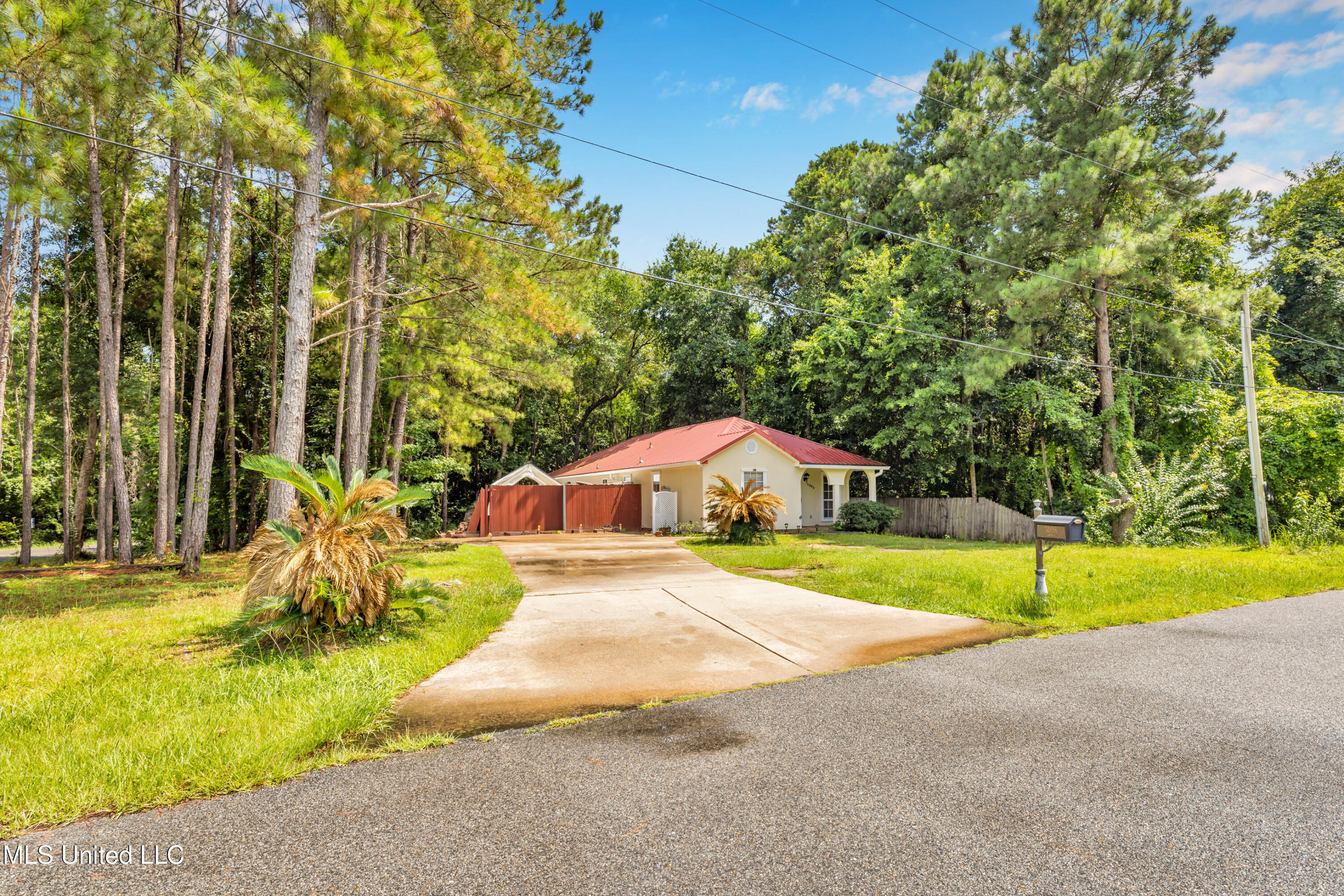 3005 Robalo Drive Gautier, MS 39553 - Photo 4 of 30 Front 4