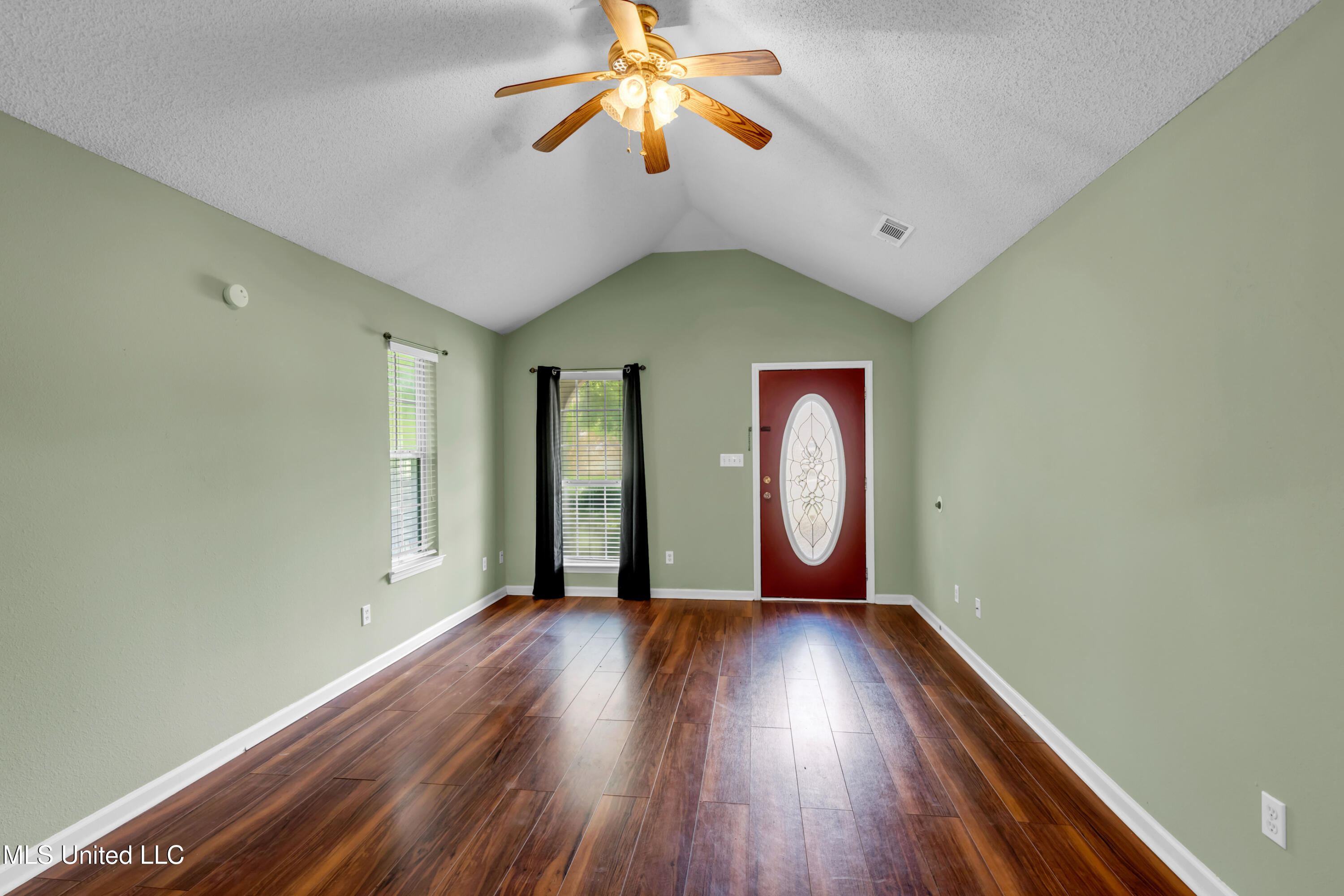 3005 Robalo Drive Gautier, MS 39553 - Photo 6 of 30 Living Room
