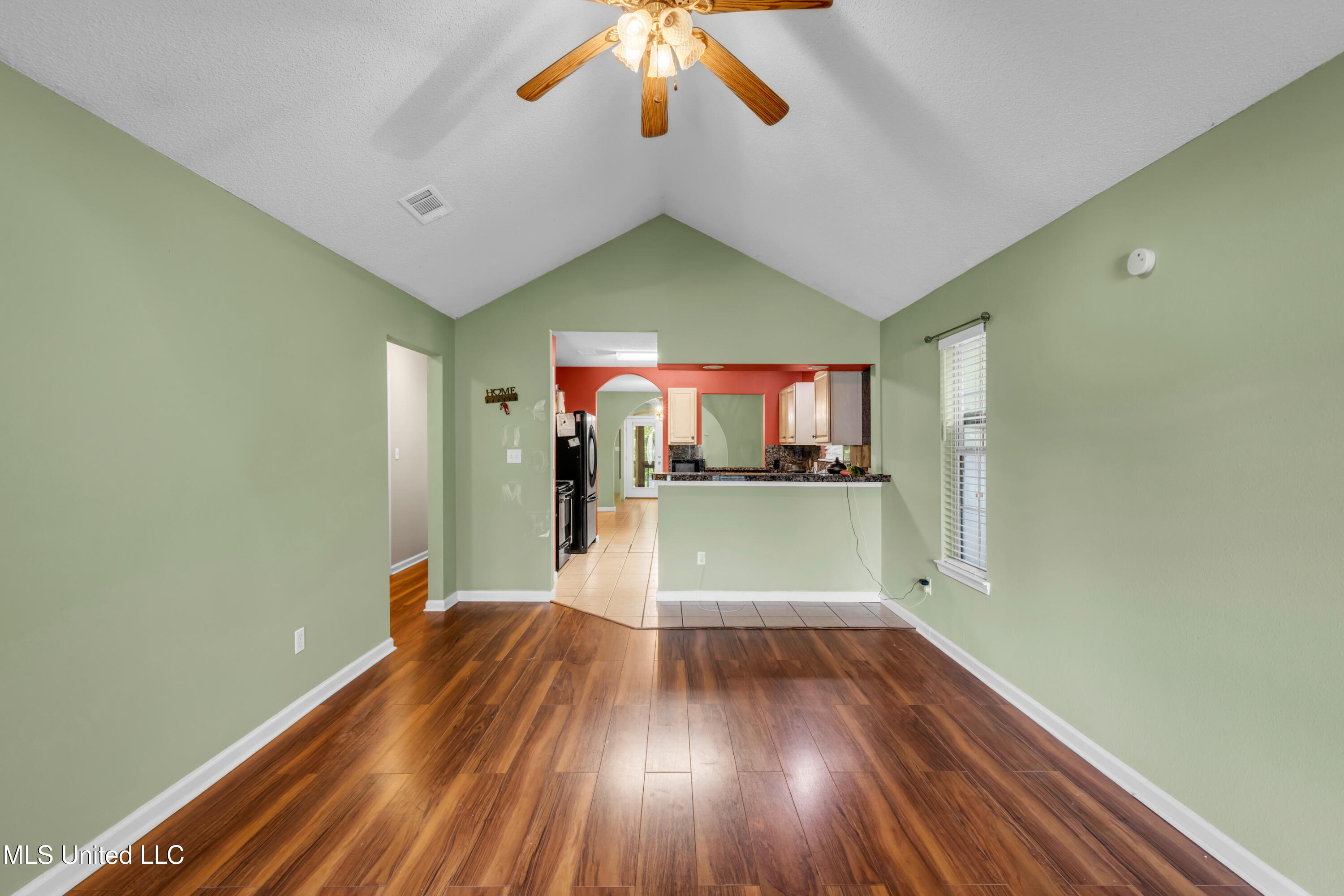 3005 Robalo Drive Gautier, MS 39553 - Photo 7 of 30 Living Room