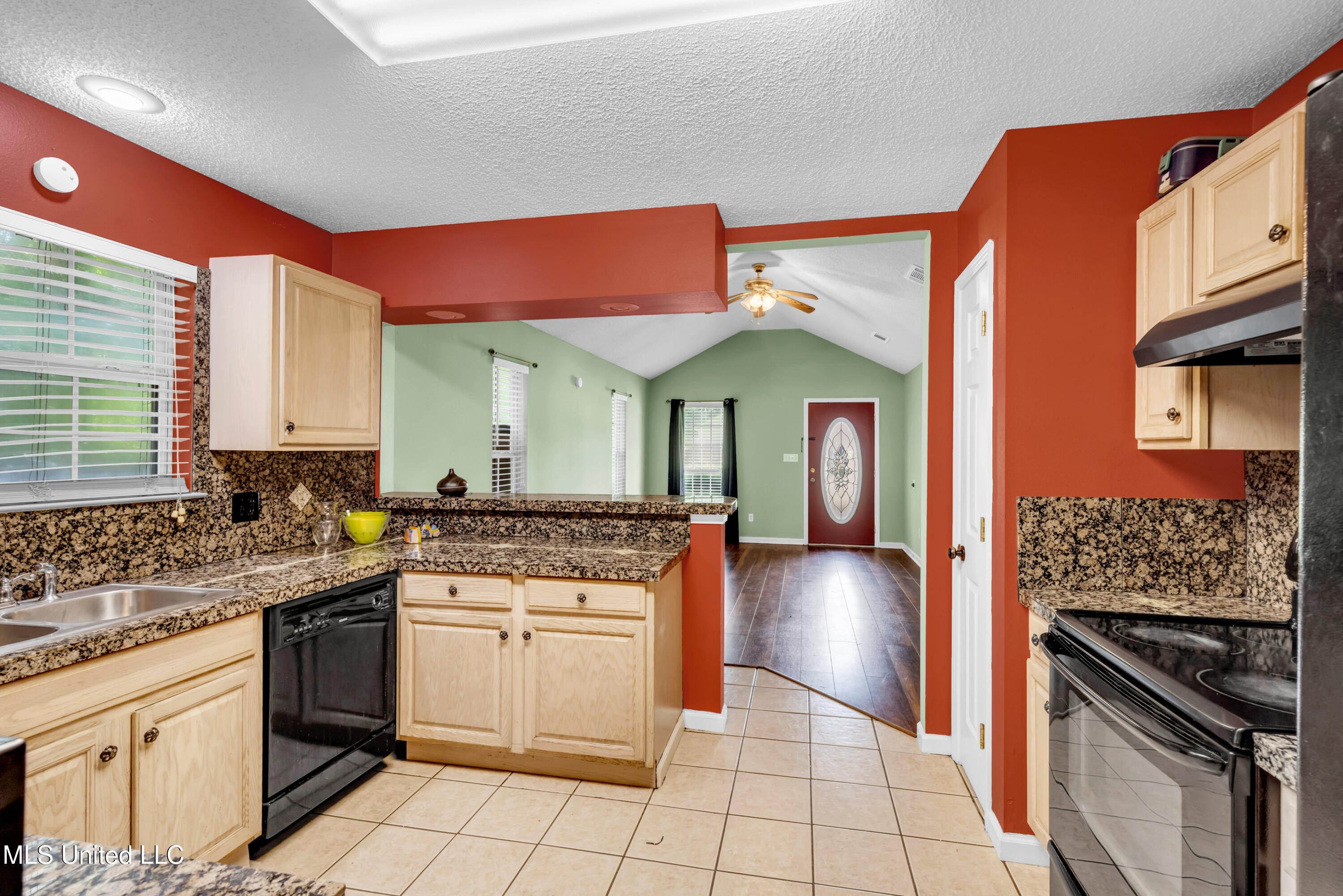 3005 Robalo Drive Gautier, MS 39553 - Photo 9 of 30 Kitchen