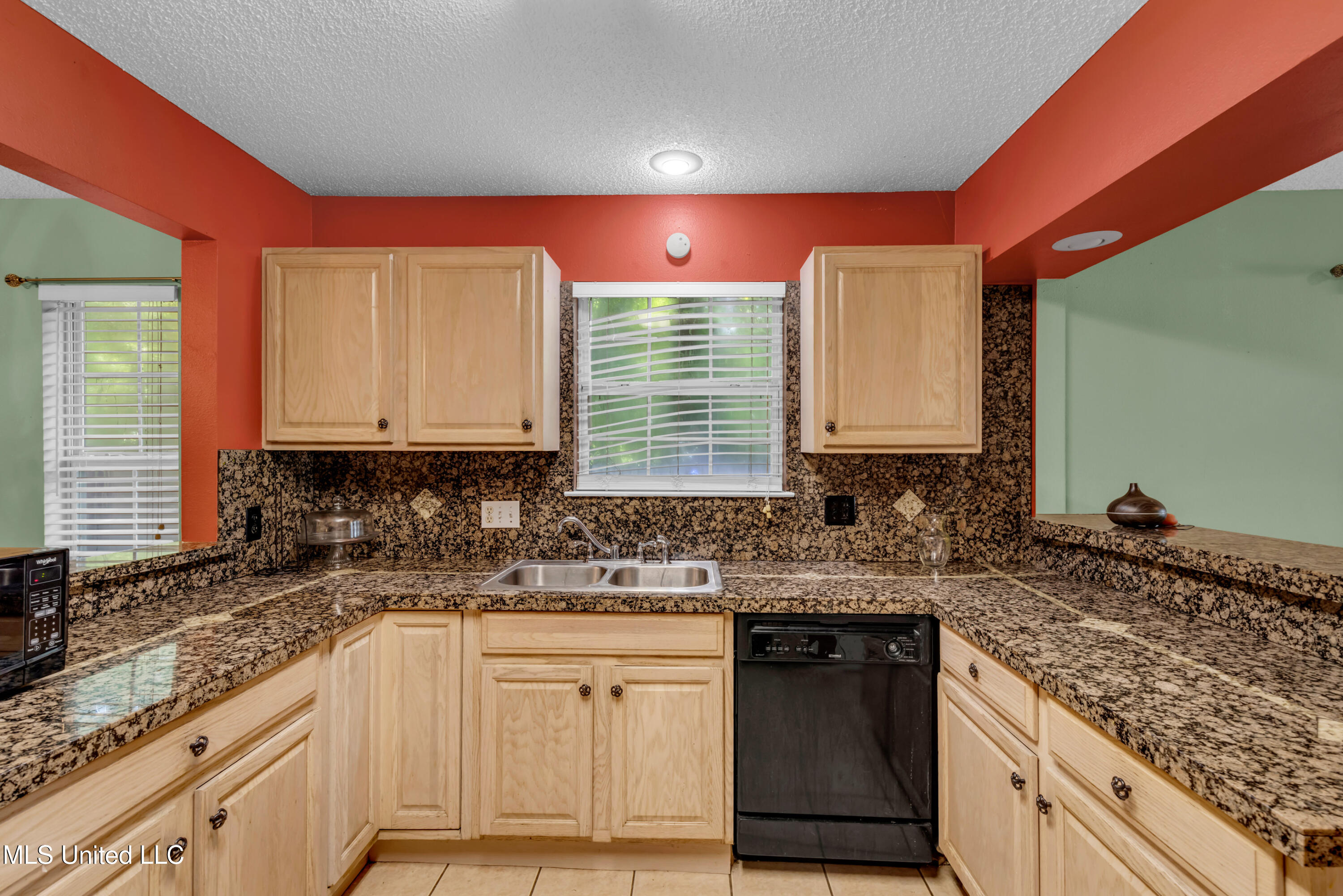 3005 Robalo Drive Gautier, MS 39553 - Photo 10 of 30 Kitchen