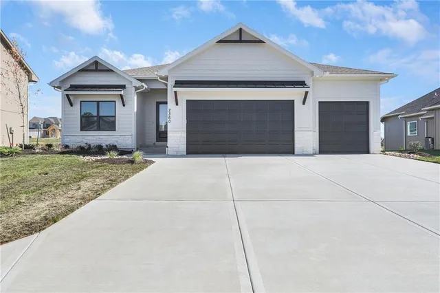 $514,900 | 2376 Northeast Skopelos Court, Blue Springs, MO 64029