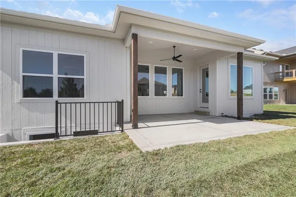$514,900 | 2376 Northeast Skopelos Court, Blue Springs, MO 64029