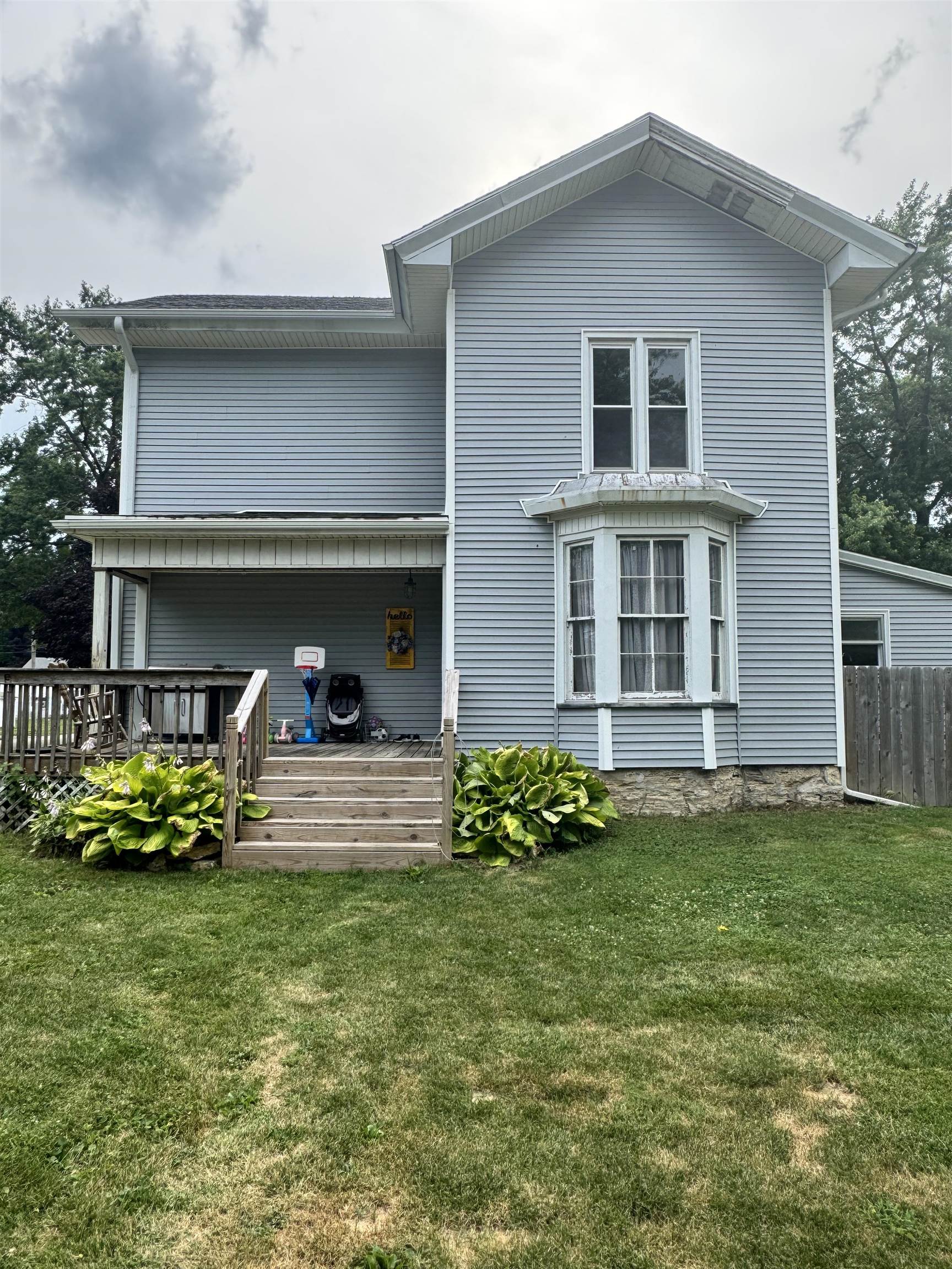 300 9th Street Mendota, IL 61342 - Photo 2 of 21 porch into living room