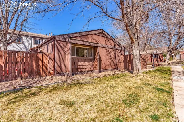 $218,000 | 172 Bonnymede Road, Pueblo, CO 81001