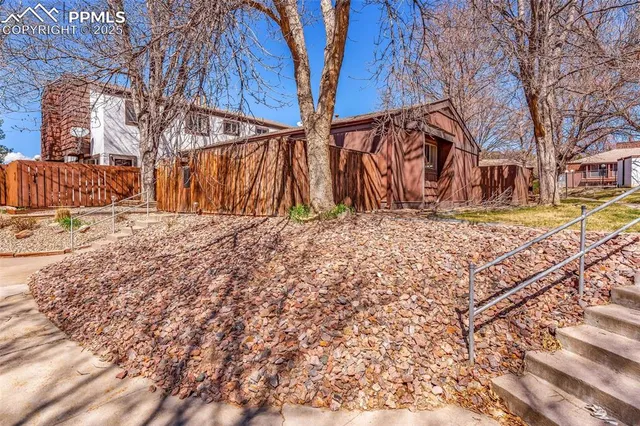 a view of a backyard of the house